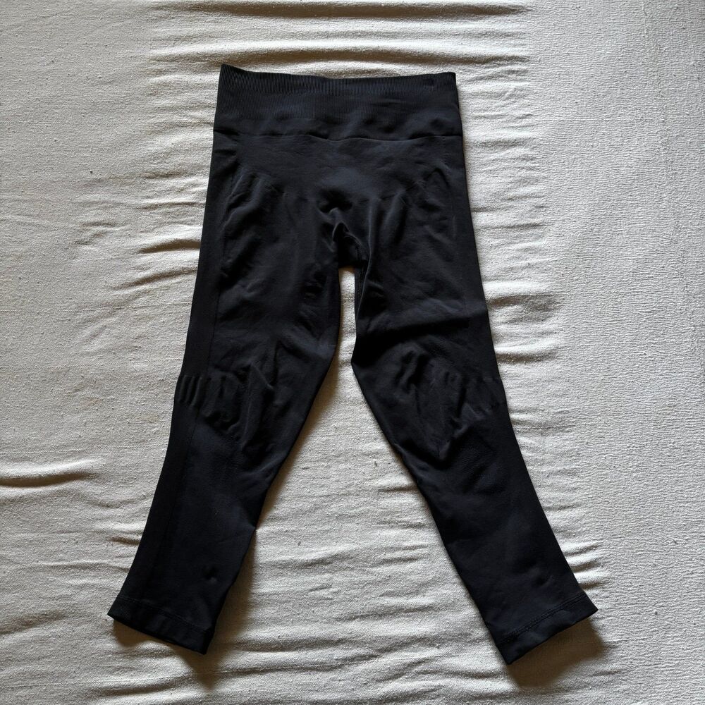 Lululemon Zone in Crop Size 8